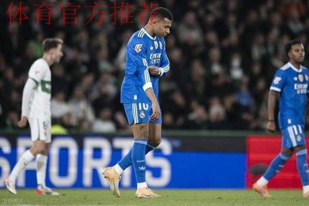 43岁阿隆索原形毕露?率皇马3场不胜!冒险轮换却玩脱 下课声已起 43岁阿隆索原形毕露?率皇马3场不胜!冒险轮换却玩脱 下课声已起